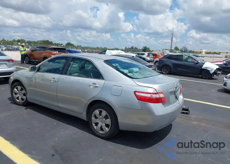2007 Toyota Camry Le z USA, uszkodzony, nr VIN 4T1BE46K67U126985